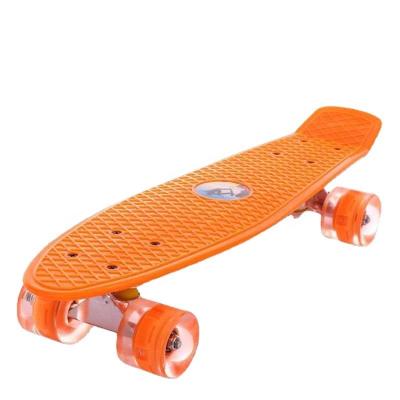 China Sport and Gaming 22 Inch High Flex Mini Cruiser Skateboards Retro With PU Flash Wheels New High Bound Board for sale