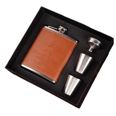 China Morden Metal 7oz Stainless Steel Mini Pocket Whiskey Flask Luxury Personalized Leather Flask Gift Set for sale