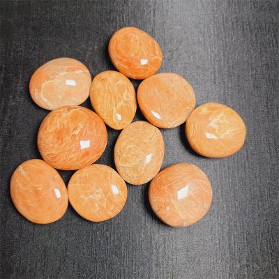 China Europe Crystal Peach Moonstone Palm Fengshui Natural Healing Stone for Decoration for sale