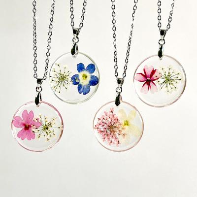 China Wholesale New Design FASHIONABLE Resin Dried Flower Jewelry Pendant Cherry Flower Resin Pressed Flower Necklace for sale