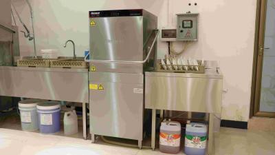 China OEM Hood Type Dishwasher Freestanding Conveyor Restaurantdishwashing Materiaal Te koop