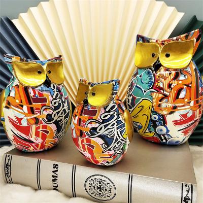 China Europe Creative Colorful Resin Crafts Modern Home Decor Resin Owl Statue for sale