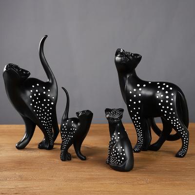 China Custom India resin cat home decor black wave point resin cat statue home accessories decoration for sale