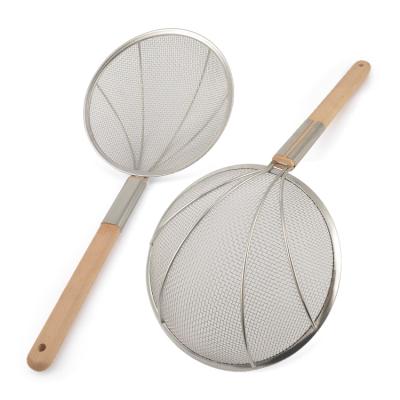 China 2021 New Hot Sale Metal Noodle Sieve Wire Skimmer Strainer with Handle Stainless Steel Wood Strainer for sale