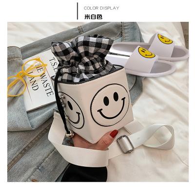 China 2021 Summer Women's Handbags Fashion Purses And Handbags Purses And Slippers Smile Set for sale