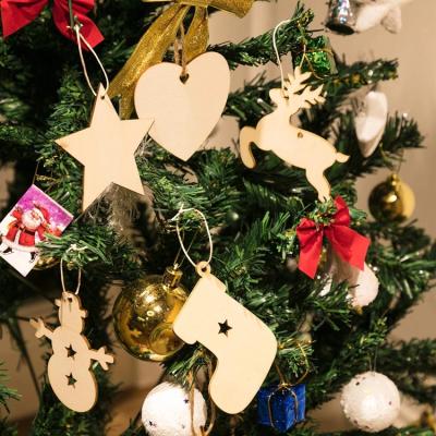 China Eco-Friendly Custom Made Christmas Wood Chips Xmas Round Wooden Ornaments Decorations for sale