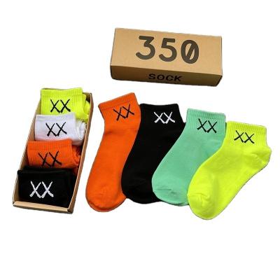 China Breathable 4 Pairs / Box Fashion Socks XX Crew Tide Street Europe 350 Style Male Hip Hop Match Tide Men Socks Girl Personality Socks for sale