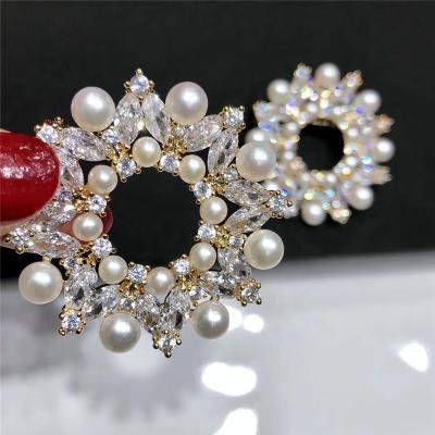 China 2019 Anniversary Fashion Hot Female Freshwater Pearl Round Brooch Pin. Made in China for sale