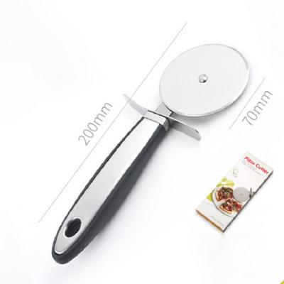 China Dropshipping Viable Smart Round Oven Accessories Stainless Steel Pizza Wheel Pizza Cutter Knife Pizza Tools With Plastic Handle for sale