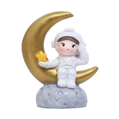 China The other factory sells the interesting astronauts on the moon resin table decoration for sale