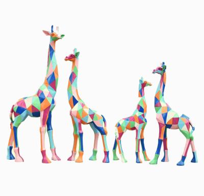 China China Outdoor Decoration Large Size Customized Resin Geometric Giraffe Animal Statue for sale