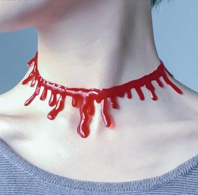 China Plastic Halloween Decoration Necklace Horror Vampire Dark Blood Necklace Party Props Halloween Makeup for sale