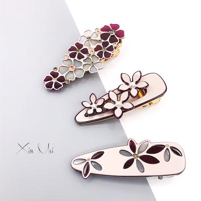 China Fashionable custom pearl flower platypus hair clips for girls fashion hair clips accessories fancy cellulose acetate hair clips clip and pin for sale