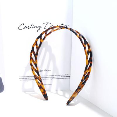 China Cellulose Acetate Vintage Tortoiseshell Etched Female Headband Acetate Acrylic Wide Headband Women Jeweled Party Hair Accessories Bulk Italian for sale