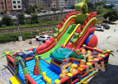 China Tierweltthema-aufblasbarer Dschungel-Schlag-Spielplatz kombiniert für Handelsmiete zu verkaufen