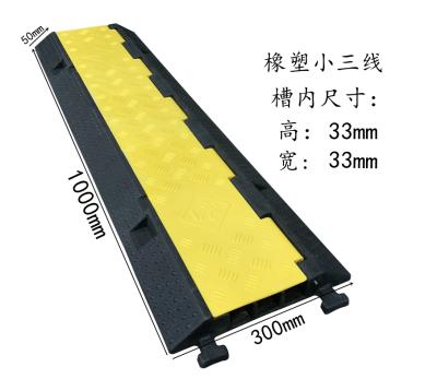 China Rubber Base+PVC Cover CE RoHs 3 Channels 1000*300mm Rubber Plastic Cable Protector Speed ​​Bump for sale