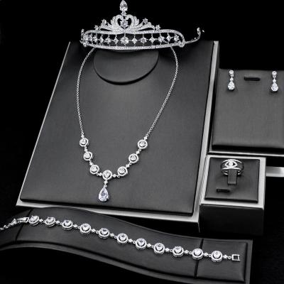 China CLASSIC Graceful Fancy Crystal Wedding Crown Tiaras Jewelry Bridal Necklace Set For Bride Pakistan for sale