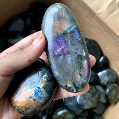 China China wholesale high quality natural labradorite palm crystal stone with lightning for decoration for sale