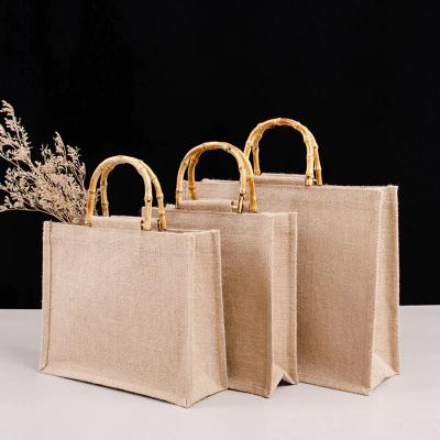 China Soft ; Light ; Fashion Reusable / Recyleable Shopping Bags Carry Jute Bags Online For Sale Jute Tote Bag With Wooden Handles for sale