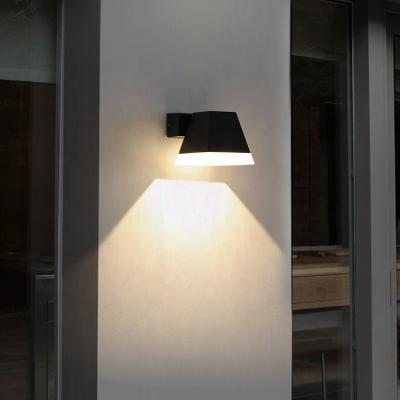 China Housing Contemporary Style IP65 Led Wall Lamp Popular Outdoor Led Solar Garden Light for sale