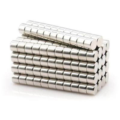 China Cylindrical N35-N52 Disc Magnet D7*5mm N35 NdFeB Industrial Strong Magnets Universal Strong Magnets for sale