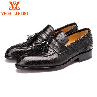 China Deodorization python skin leather shoes luxury handmade welted goodyear loafers shoes for sale