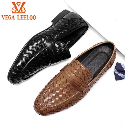 China Anti-Smell Mens Formal Shoes Genuine Leather Slip On Shoes Office Dress Handmade Loafer Shoes Woven Cowhide for sale