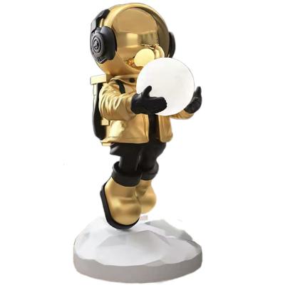 China China Large Flooring Home Decor Accessories Creative Astronaut Living Room Cabinet Decor Astronaut Statue for sale