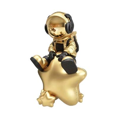 China China Yiwu TV Nordic Astronaut Mall Cabinet Home Statue New Home Decoration Figurines Landing Astronaut for sale