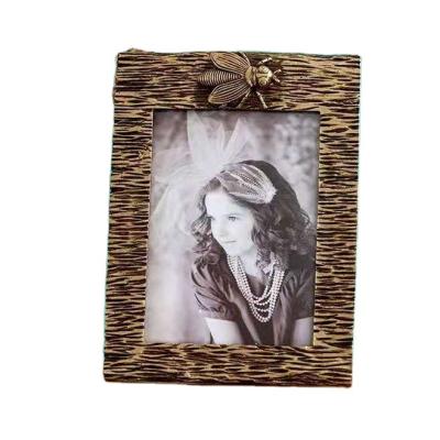 China New resin interiordecoration bedroom ornaments gifts resin photo electorplating wooden frame for sale