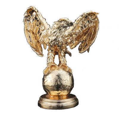 China Animal Sculpture Eagle Folk Creative Resin Crafts in Europe Hot Sale Professional Production for sale