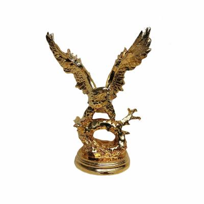 China Europe resin handwork folk art home hotel moldel golden eagle statue for sale