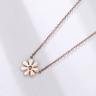 China Romantic Little Daisy Rose Gold Stainless Steel Clavicle Chain For Women for sale