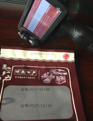 China Impressora a jato de tinta móvel Handheld de alta resolução para a codificação de barra/impressão do logotipo à venda