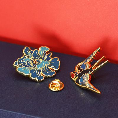 China Europe Manufacturer Online Custom Soft Enamel Badge Hot Selling Round Pin Badge With Butterfly Clutch for sale