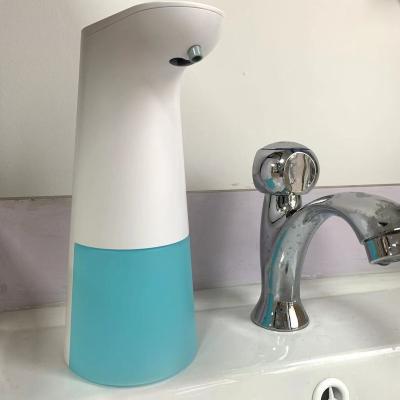 China Foam Automatic Foaming Hand Soap Dispenser 200ML Automatic Smart Sensor Battery Free Foaming Hand Soap Dispenser for sale