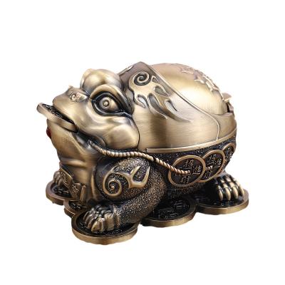 China Wholesale Creative Alloy Metal Ashtray Vintage Toad Gold Ashtray With Cover for sale