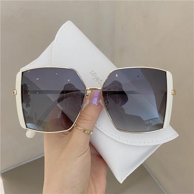 China 2021 Fashion Sunglasses Women Ocean Curved Temples Female UV400 Sunglasses for sale