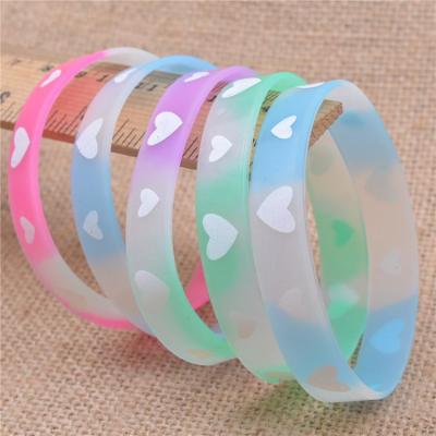 China Decoration Event Party Gifts Stretch Logo Custom Dark Silicone Band Bracelet Cool Glow In The Coloring for sale