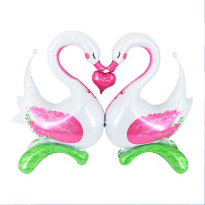 China Advertising Toy Golobs Foil Balloon 28 Inch Engagement Decor San Valentine's Day 2022 Love Balloon Marry Me Swan Balloon for sale