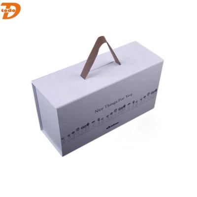 China Recyclable Luxury Gift Box / Apparel Packaging Box With Ribbon Closure Handle for sale