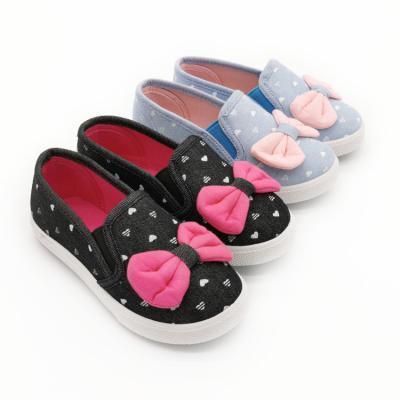 China Lovely round big kids slip on sport shoes for girls and school students with printing for sale