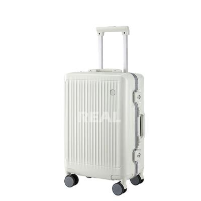 China New Customized Boarding Design Outdoor Traveling Wholesale With Wheel Luggage Set Universal Travel Trolley Bags for sale