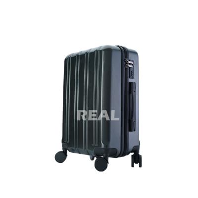 China Outdoor Traveling Single Travel Boarding Riding Luggage Sets With Spinner 360 Degree Wheels Suitcase for sale