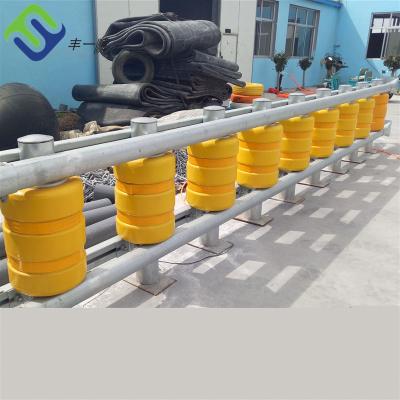 Cina Barriera antiurto del rullo di sicurezza di EVA Foam Road Roller Barrier in vendita