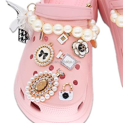 China 2021 bling Popular Croc Charms crystal clog designer custom charm for Lady Gift croc charm for clog decoration croc chain for sale