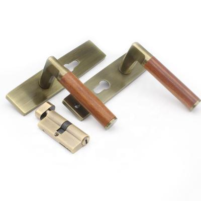 China Zinc Alloy Square Bend Die Casting Door Lock Luxury Interior Main Door Pull Handles Lock Modern Gold for sale