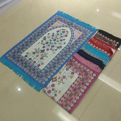 China Washable Machine Woven Travel Floral Portable Rugs Set With Same Style Bag Pocket Prayer Rug Gift Sets for sale