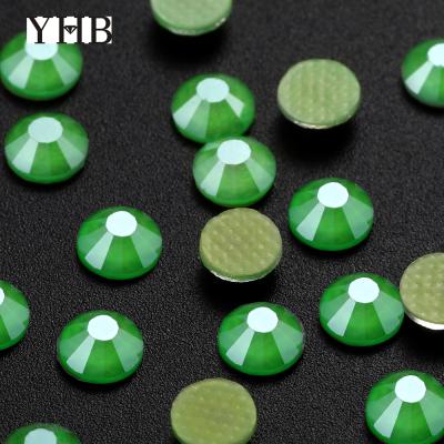 China 2020 Spring YHB Y135M Crystal Green Flat Back Hotfix Glass Crystalstone Bags for sale