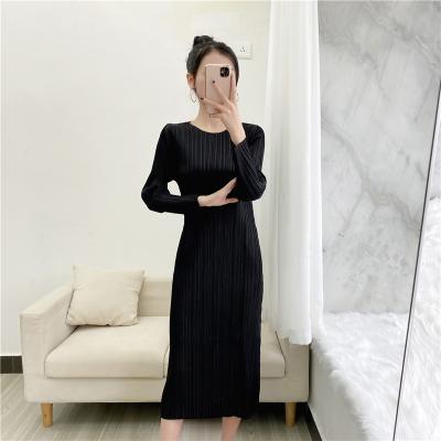 China Anti-wrinkle Tianbao High Quality Pure Color Long Sleeve Pleated Slim Casual Dress for sale